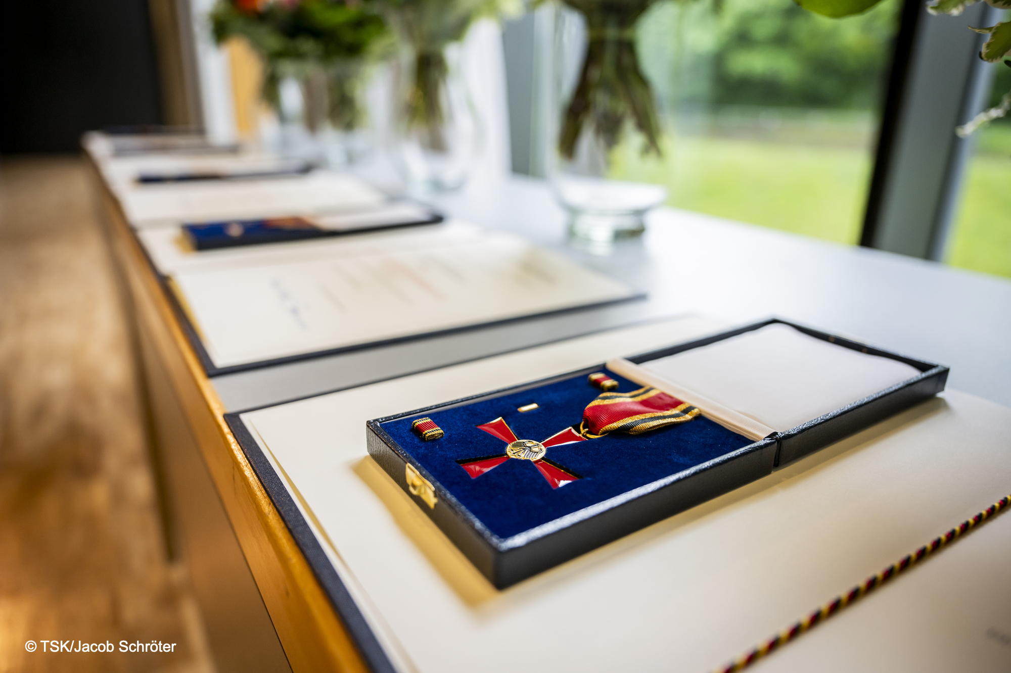 Das Bundesverdienstkreuz ist die höchste Anerkennung, die die Bundesrepublik für Verdienste um das Gemeinwohl ausspricht. 
